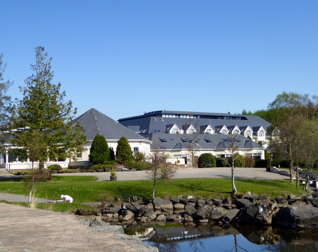 Harvey's Point with rooms on the right and restaurant on the left