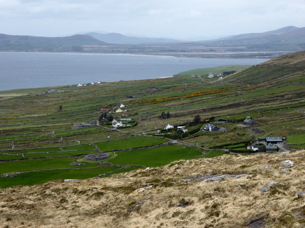 Farms between mountain and sea