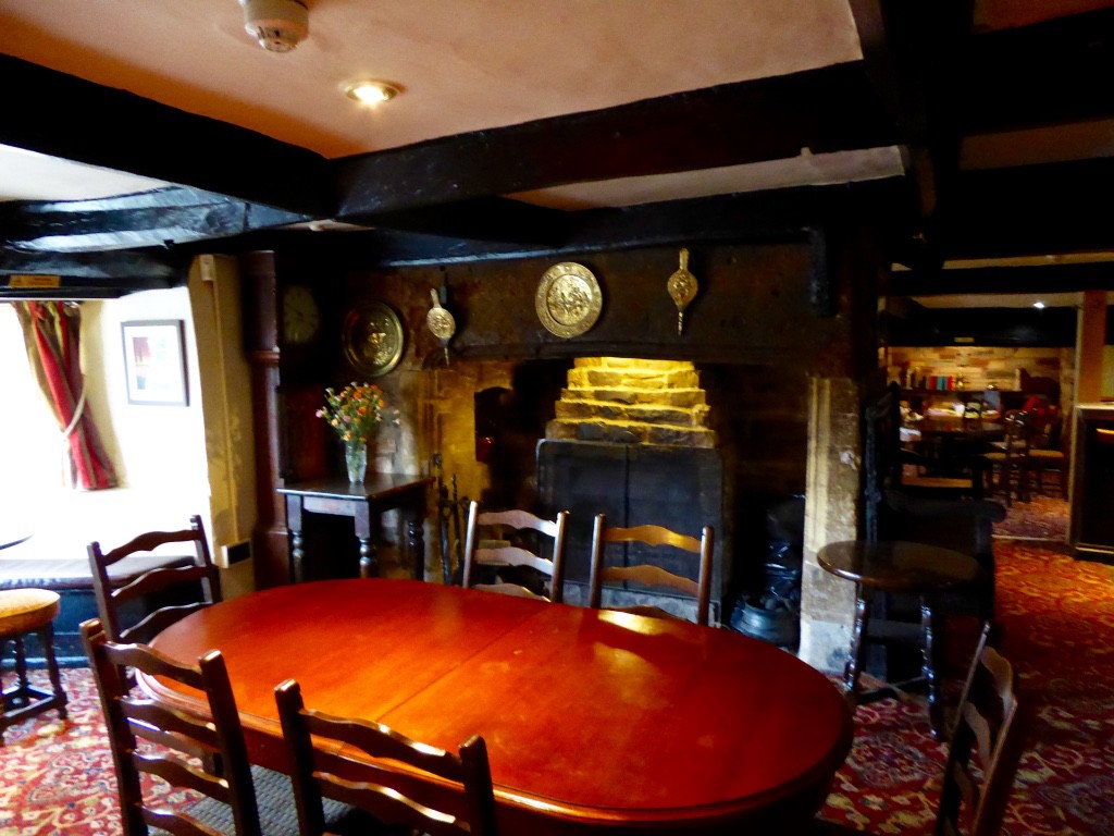 031 Inside the Rose & Crown