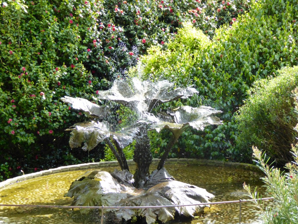 The fountain at the entrance - I have to have one!