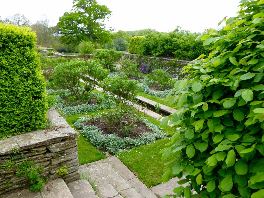 Steps down to the western rill and the rose garden