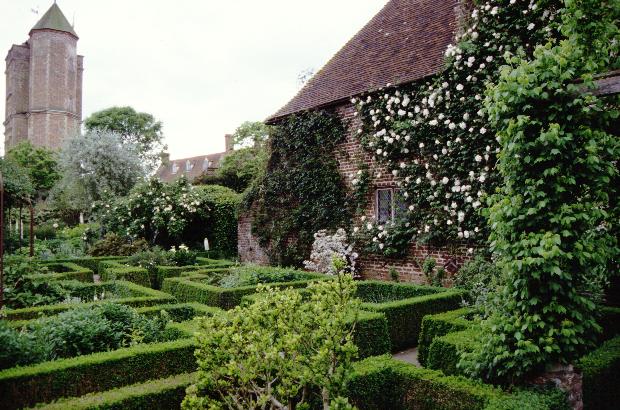 Sissinghurst garden rooms