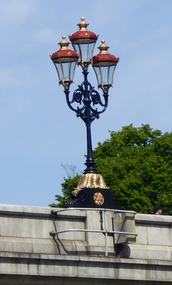 Putney Bridge lights