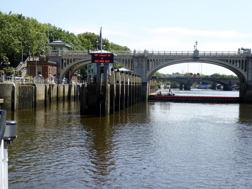 Richmond Lock and footbridge