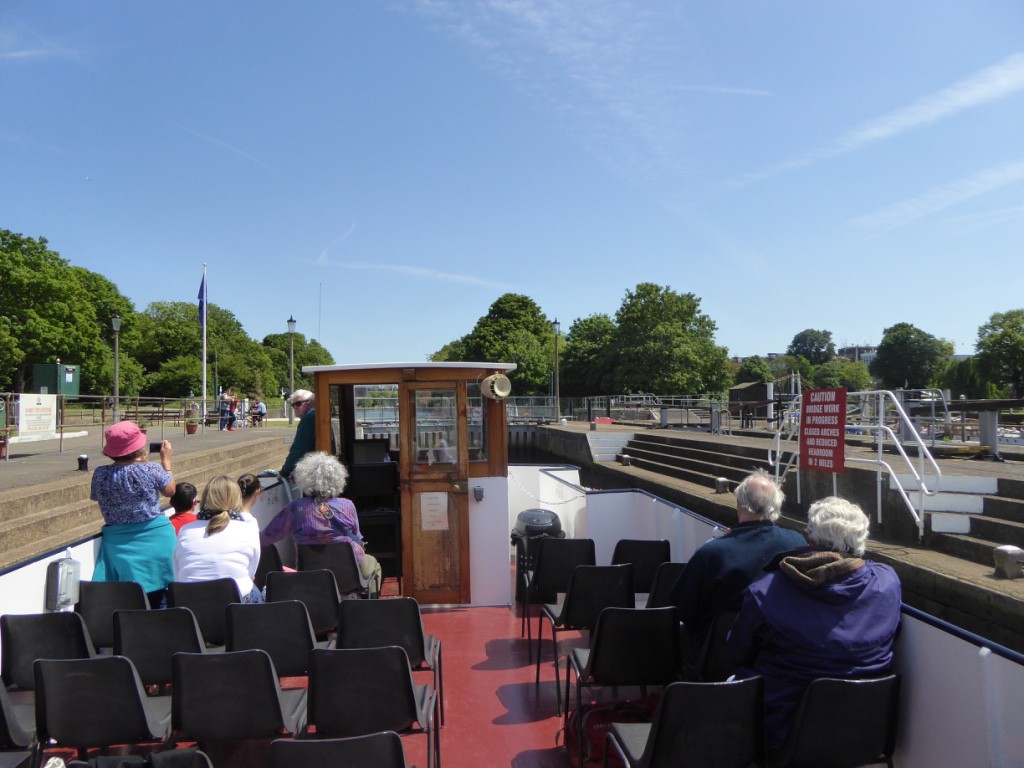 Entering Teddington lock