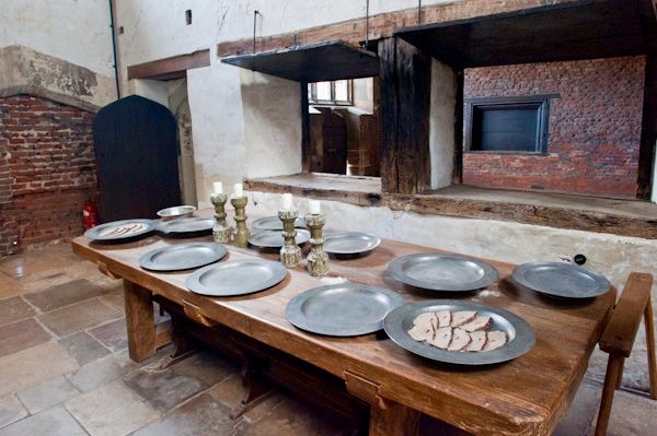 Henry VIII's kitchen serving 600 meals twice a day