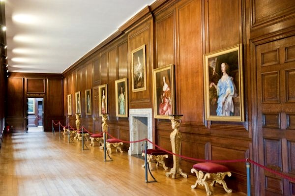 The Communication Gallery linked the King and Queen's Apartments lined with nine portraits known as  'The Windsor Beauties'